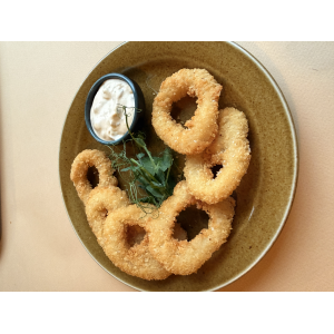 Луковые кольца с соусом айоли
