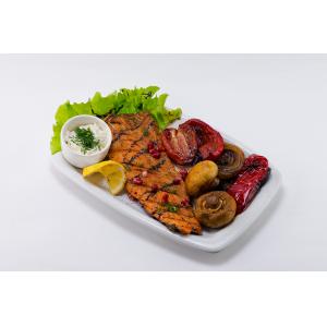 Форель на мангале с овощами гриль с соусом тар-тар